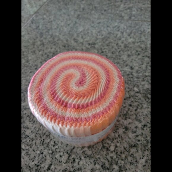 Kona half roll. Fabric strips new - Picture 2 of 3